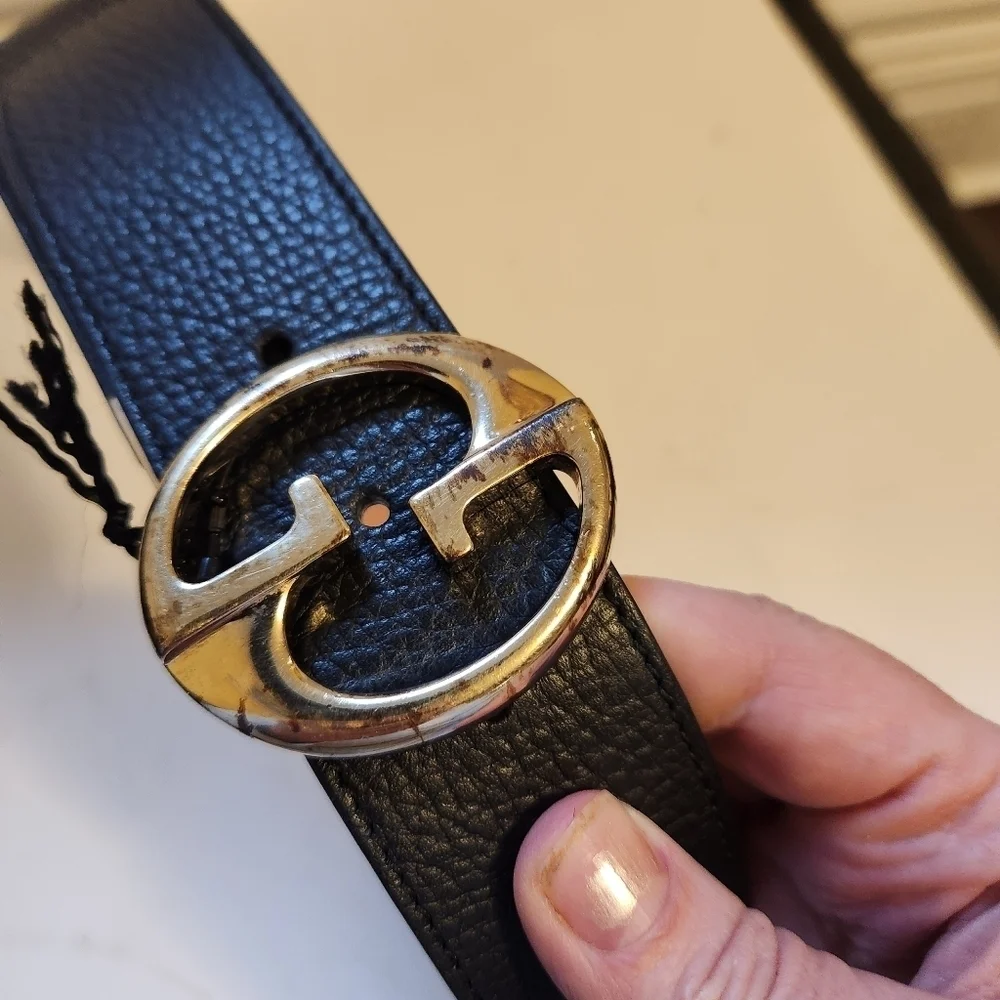 Gucci leather belt with logo buckle size 30
